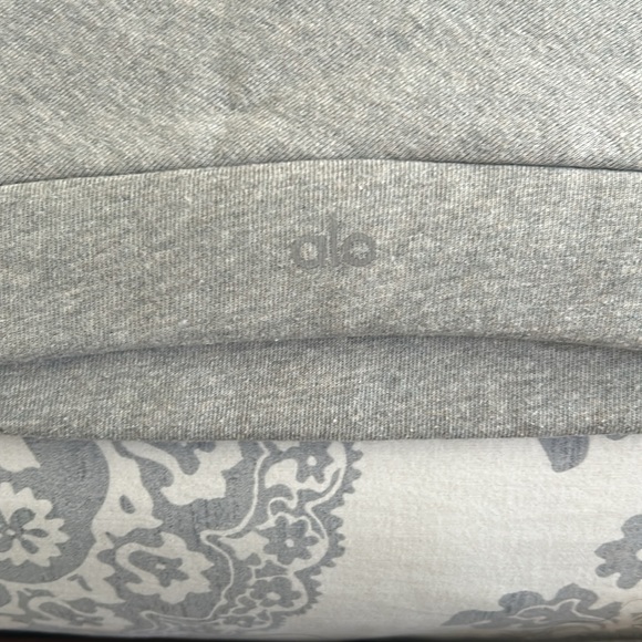 Alo Cropped Turtleneck - Picture 3 of 4